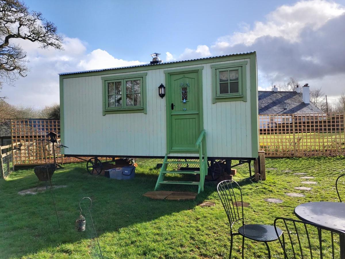 The Old Mill Shepherds Hut Okehampton Exterior photo