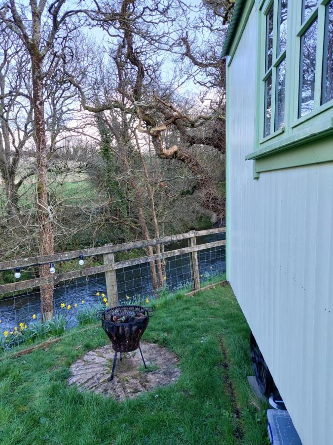 The Old Mill Shepherds Hut Okehampton Exterior photo