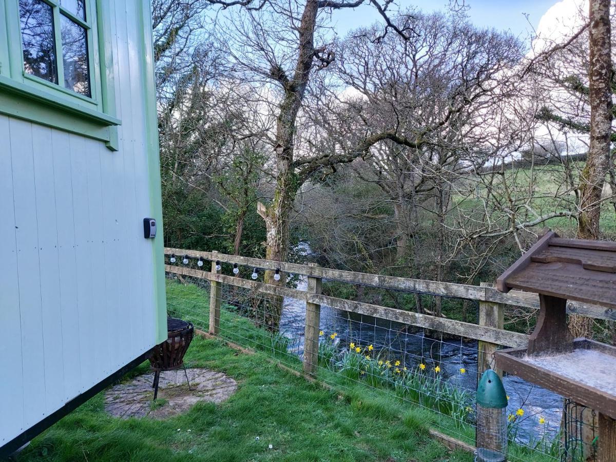 The Old Mill Shepherds Hut Okehampton Exterior photo