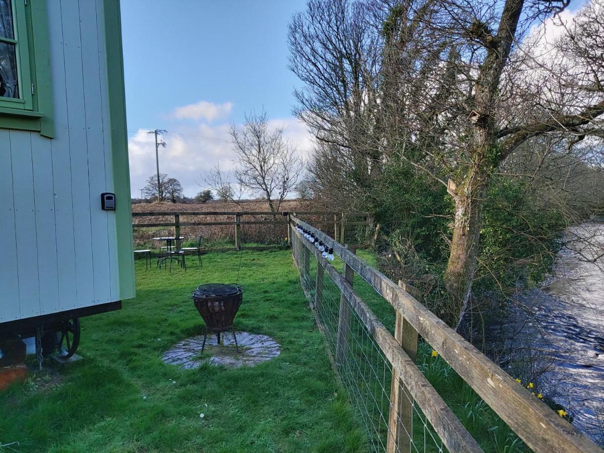 The Old Mill Shepherds Hut Okehampton Exterior photo